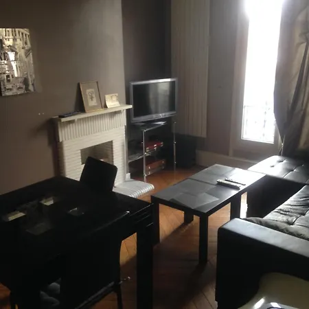 Dans Immeuble Haussmannien * Paris