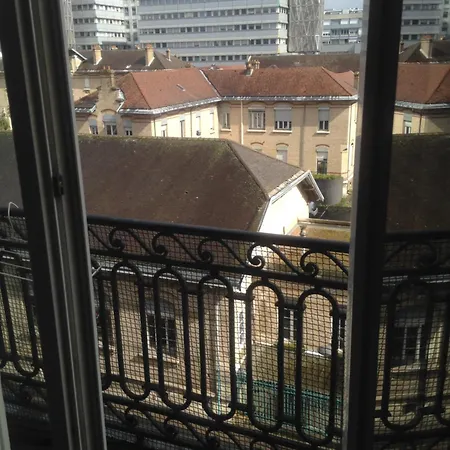 Apartment Dans Immeuble Haussmannien
